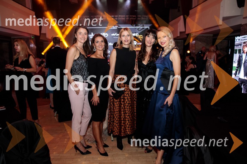  ... ;  ... ;  ... ;  ... ;  Maja Ferme, modna oblikovalkaFatalni moški 2021 je Aljoša Bagola