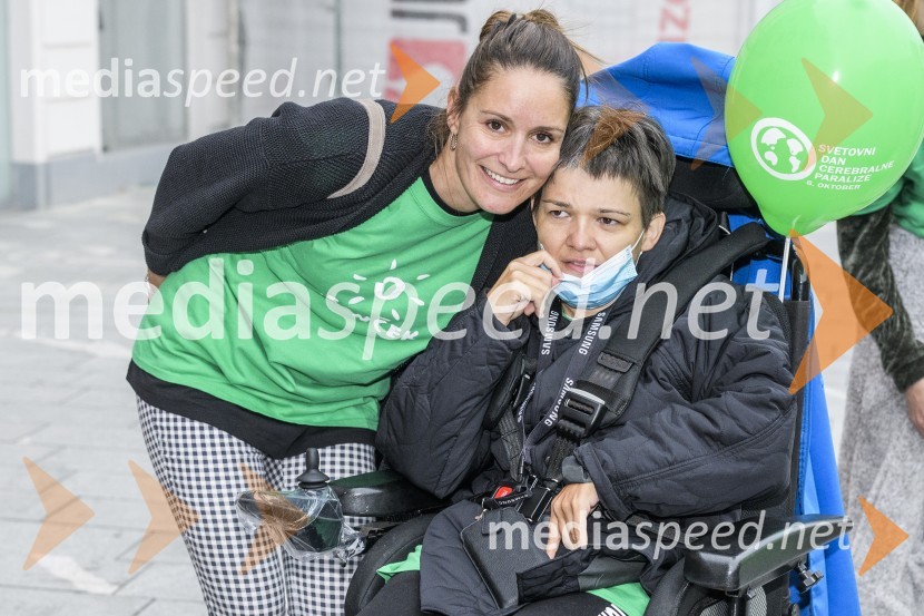  Iza Verdel, članica izvršilnega odbora mariborskega društva Sonček;  Ina KonradSvetovni dan cerebralne paralize društva Sonček