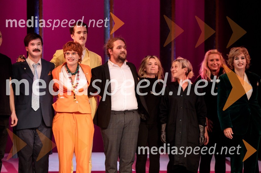  Žan Brelih Hatunić, igralec;  Tanja Potočnik, igralka;  Urban Kuntarič, igralec;  Luka Marcen, režiser;  ... ;  ... ;  Tatjana Doma, dramaturginja SLG Celje;  Barbara Medvešček, igralkaKozlovska sodba v Višnji Gori, premiera otroške predstave Slovenskega ljudskega gledališča Celje