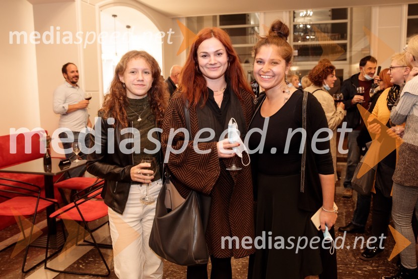  Zoja  Trbovc Mihajlović ;  Beti  Strgar, igralka;  Aja Zupanec, koreografinjaKozlovska sodba v Višnji Gori, premiera otroške predstave Slovenskega ljudskega gledališča Celje