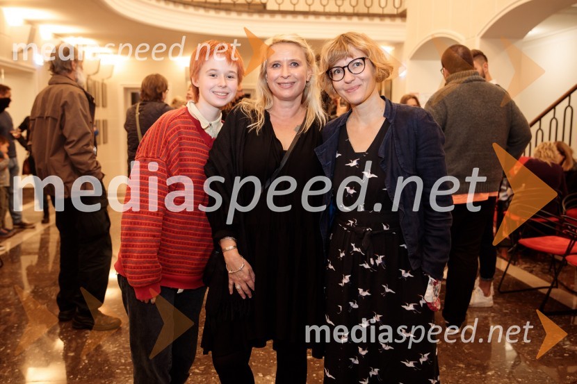  Lola Doma;  Tatjana Doma, dramaturginja SLG Celje;  Saša  Eržen, scenaristka, avtorica songovKozlovska sodba v Višnji Gori, premiera otroške predstave Slovenskega ljudskega gledališča Celje