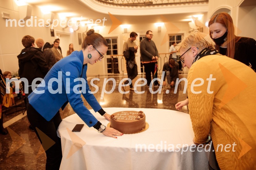  Barbara Petrovič, vodja marketinga in odnosov za javnostmi SLG CeljeKozlovska sodba v Višnji Gori, premiera otroške predstave Slovenskega ljudskega gledališča Celje