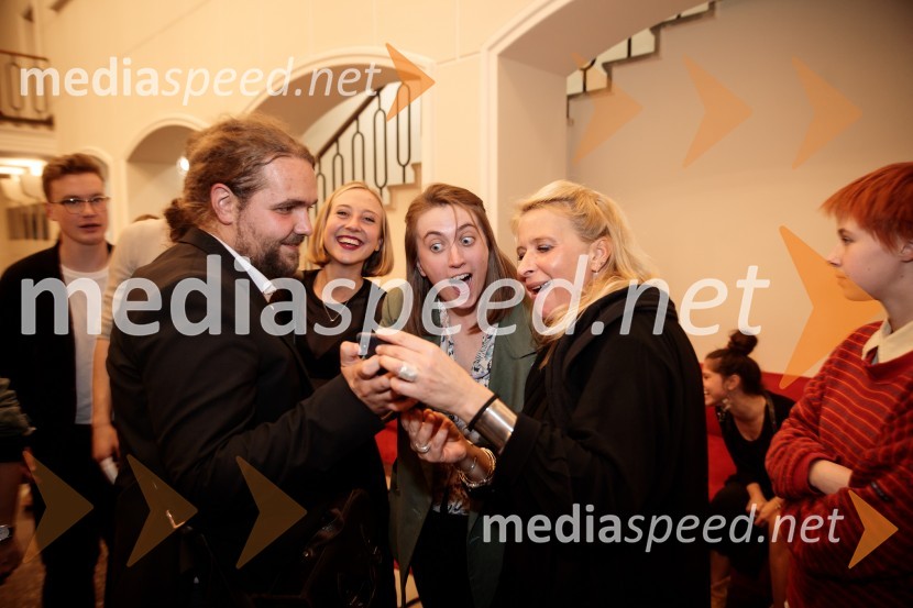  Luka Marcen, režiser;  ... ;  ... ;  Tatjana Doma, dramaturginja SLG CeljeKozlovska sodba v Višnji Gori, premiera otroške predstave Slovenskega ljudskega gledališča Celje