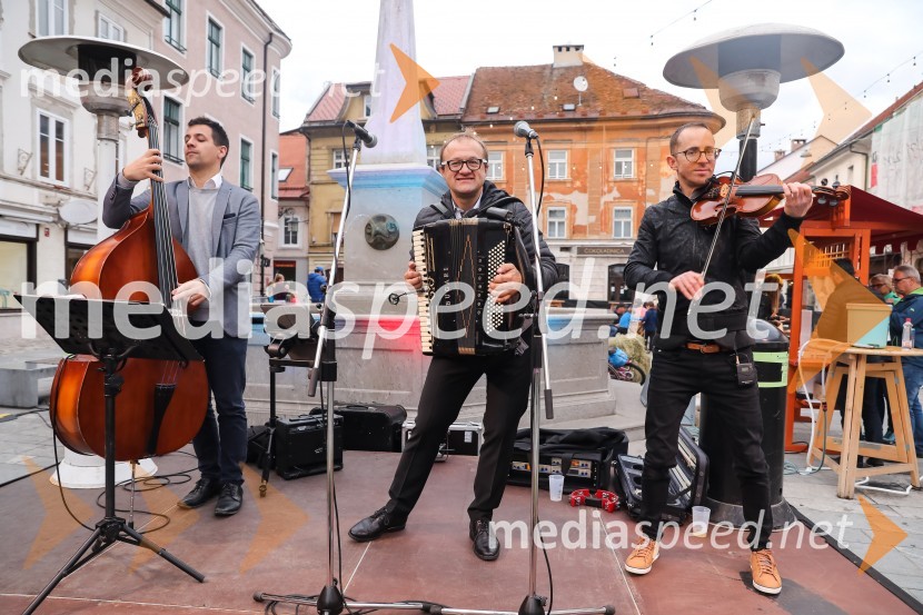   Jurij  Krafogel, Original Kranjc bend;  Rok Kranjc, harmonikar in klaviaturist; zasedba Kranjci;  Andrej  Eržen, Original Kranjc bend, violina, kitara, spremljevalni vokalDan kranjske klobase in piva