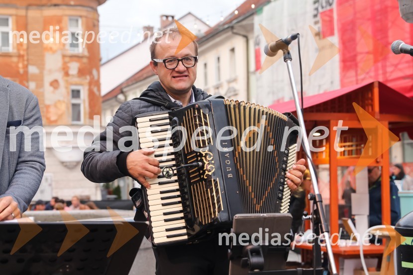  Rok Kranjc, harmonikar in klaviaturist; zasedba KranjciDan kranjske klobase in piva