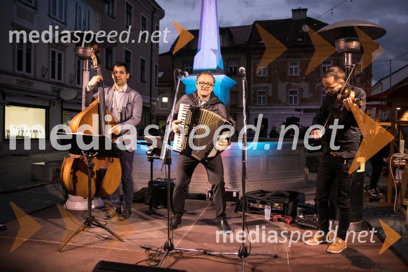   Jurij  Krafogel, Original Kranjc bend;  Rok Kranjc, harmonikar in klaviaturist; zasedba Kranjci;  Andrej  Eržen, Original Kranjc bend, violina, kitara, spremljevalni vokalDan kranjske klobase in piva