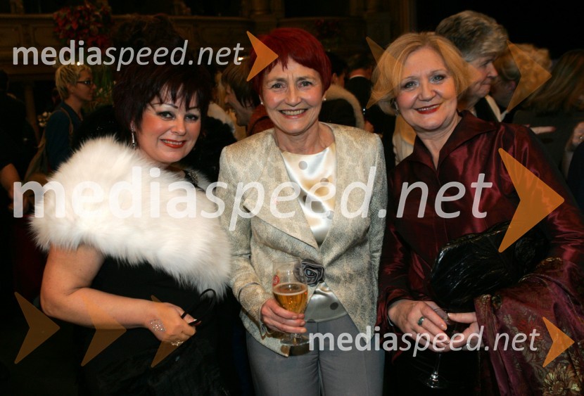 Zdenka Kahne, Slovenka leta 2005 - Mojca Senčar, predsednica slovenskega združenja za boj proti raku dojk in igralka Jerca MrzelSlovenka leta 2005