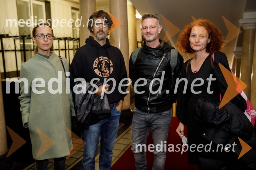  Maja Prijatelj Videmšek, novinarka Dela;  Boštjan  Videmšek, avtor besedila, novinar, vojni poročevalec, prejemnik nagrade za Delovega novinarja leta 2016;  Tibor Mihelič Syed, direktor, Slovensko mladinsko gledališče;  Helena  MilinkovićVročina, premiera SMG Ljubljana