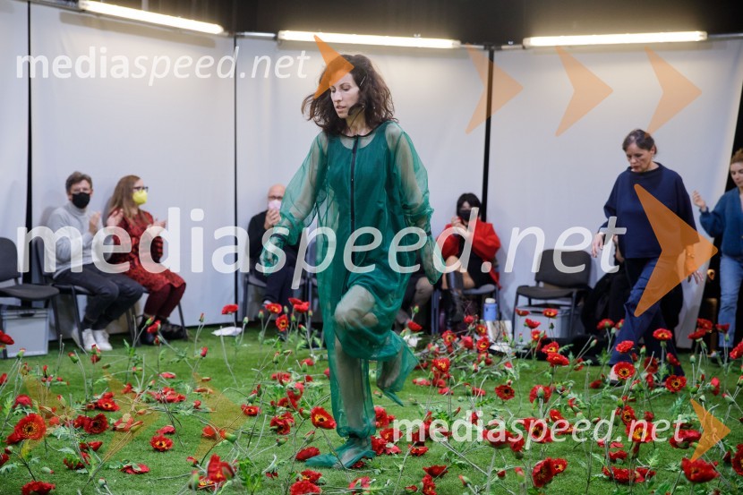  Mina PaladaVročina, premiera SMG Ljubljana