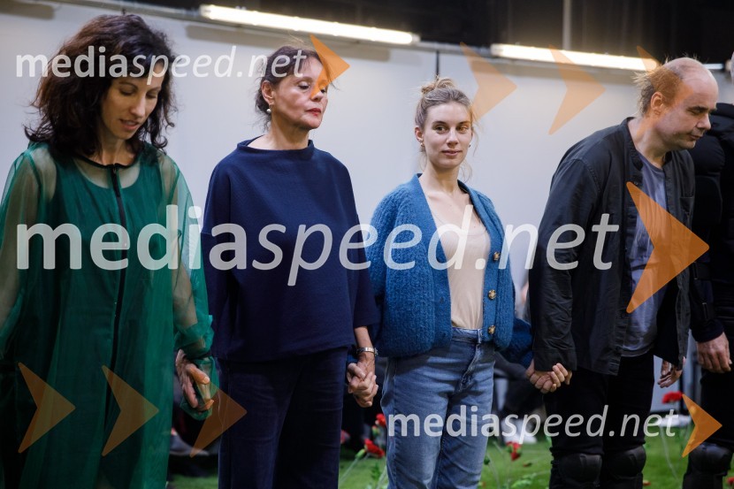  Mina Palada;  Draga Potočnjak, igralka in pisateljica;  Maya Sara Unger;  Gregor Zorc, igralecVročina, premiera SMG Ljubljana