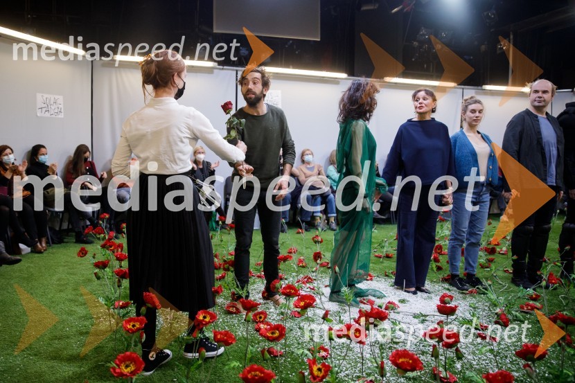  Vito Weis, igralec;  Mina Palada;  Draga Potočnjak, igralka in pisateljica;  Maya Sara Unger;  Gregor Zorc, igralecVročina, premiera SMG Ljubljana