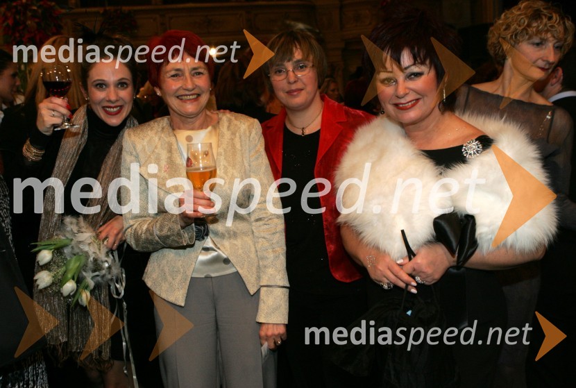 Igralka Nataša Tič Ralijan, Slovenka leta 2005 - Mojca Senčar, predsednica slovenskega združenja za boj proti raku dojk, novinarka Nataša Pirc Musar in Zdenka KahneSlovenka leta 2005