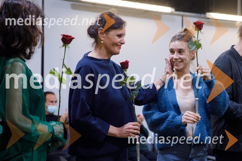  Mina Palada;  Draga Potočnjak, igralka in pisateljica;  Maya Sara UngerVročina, premiera SMG Ljubljana