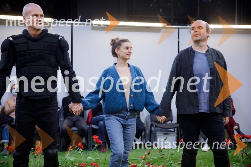  Damir Avdić, glasbenik;  Maya Sara Unger;  Gregor Zorc, igralecVročina, premiera SMG Ljubljana