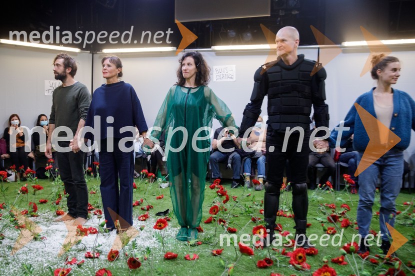  Vito Weis, igralec;  Draga Potočnjak, igralka in pisateljica;  Mina Palada;  Damir Avdić, glasbenik;  Maya Sara UngerVročina, premiera SMG Ljubljana