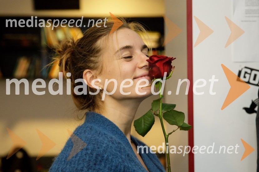  Maya Sara UngerVročina, premiera SMG Ljubljana