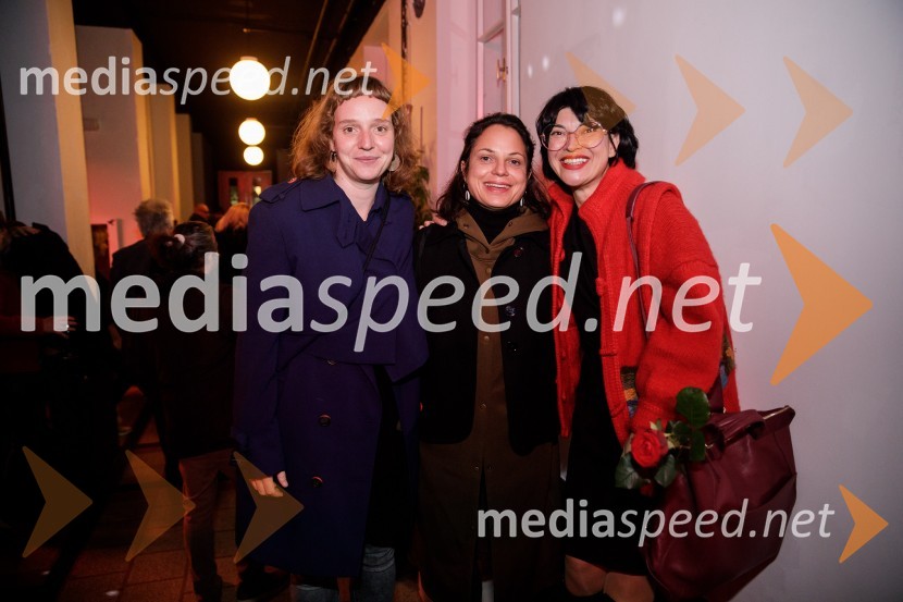  Katarina Morano, režiserka, dramaturginja;  ... ;  Tina Pavlović, kostumografinjaVročina, premiera SMG Ljubljana