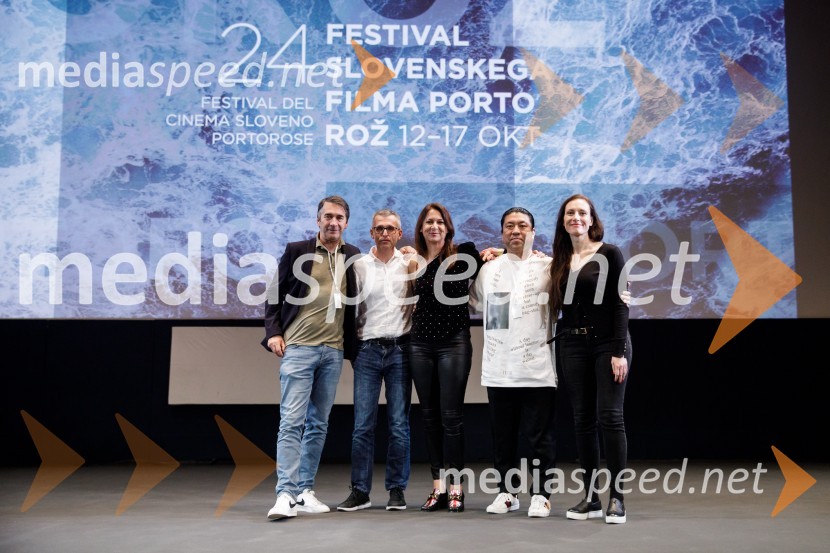  Andrej Štritof, Perfo;  Aleš Pavlin, producent;  Nina Kojima, bivša dopisnica RTV v Združenem Kraljestvu, režiserka in producentka;  Tosh Kojima, izvršni producent;  Vida Breže, plesalkaBrexit v nepolitičnem zrcalu, dokumentarni film