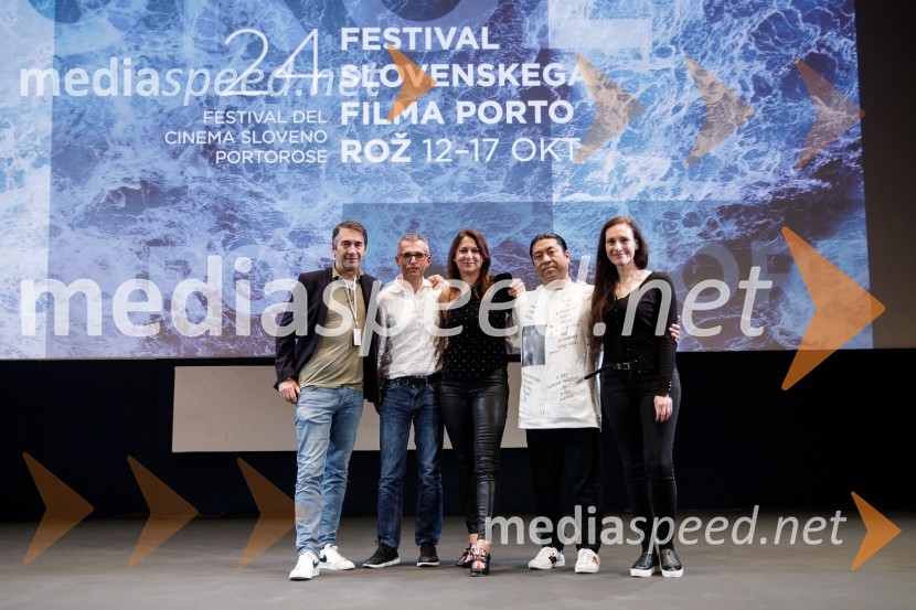  Andrej Štritof, Perfo;  Aleš Pavlin, producent;  Nina Kojima, bivša dopisnica RTV v Združenem Kraljestvu, režiserka in producentka;  Tosh Kojima, izvršni producent;  Vida Breže, plesalkaBrexit v nepolitičnem zrcalu, dokumentarni film