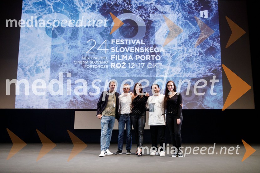  Andrej Štritof, Perfo;  Aleš Pavlin, producent;  Nina Kojima, bivša dopisnica RTV v Združenem Kraljestvu, režiserka in producentka;  Tosh Kojima, izvršni producent;  Vida Breže, plesalkaBrexit v nepolitičnem zrcalu, dokumentarni film