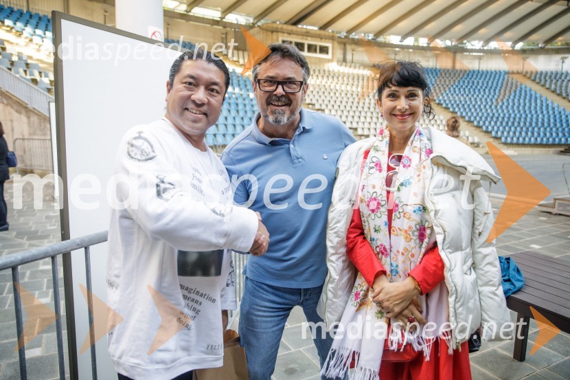  Tosh Kojima, izvršni producent;  Jernej Kuntner, igralec; Dr. Jerca Legan Cvikl, antropologinja in predsednica Fundacije Femmes Sans FronitièresBrexit v nepolitičnem zrcalu, dokumentarni film