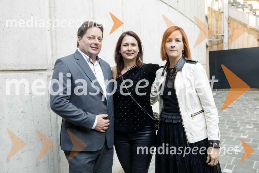  Robert Kuzmič, generalni direktor Iskra, solastnik nogometnega kluba Mura;  Nina Kojima, bivša dopisnica RTV v Združenem Kraljestvu, režiserka in producentka;  Mojca KuzmičBrexit v nepolitičnem zrcalu, dokumentarni film