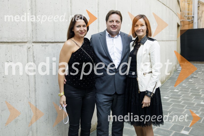  Nina Kojima, bivša dopisnica RTV v Združenem Kraljestvu, režiserka in producentka;  Robert Kuzmič, generalni direktor Iskra, solastnik nogometnega kluba Mura;  Mojca KuzmičBrexit v nepolitičnem zrcalu, dokumentarni film