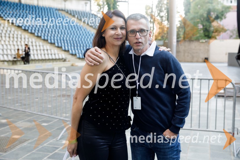  Nina Kojima, bivša dopisnica RTV v Združenem Kraljestvu, režiserka in producentka;  Aleš Pavlin, producentBrexit v nepolitičnem zrcalu, dokumentarni film