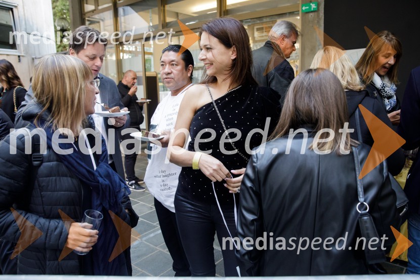  Nina Kojima, bivša dopisnica RTV v Združenem Kraljestvu, režiserka in producentkaBrexit v nepolitičnem zrcalu, dokumentarni film