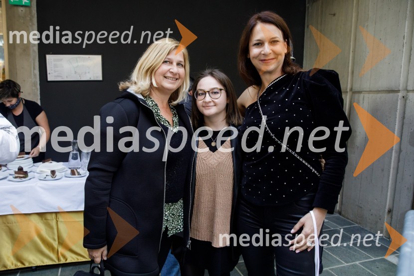  ... ;  ... ;  Nina Kojima, bivša dopisnica RTV v Združenem Kraljestvu, režiserka in producentkaBrexit v nepolitičnem zrcalu, dokumentarni film