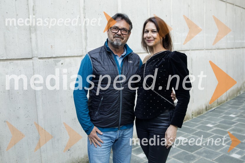  Jernej Kuntner, igralec;  Nina Kojima, bivša dopisnica RTV v Združenem Kraljestvu, režiserka in producentkaBrexit v nepolitičnem zrcalu, dokumentarni film