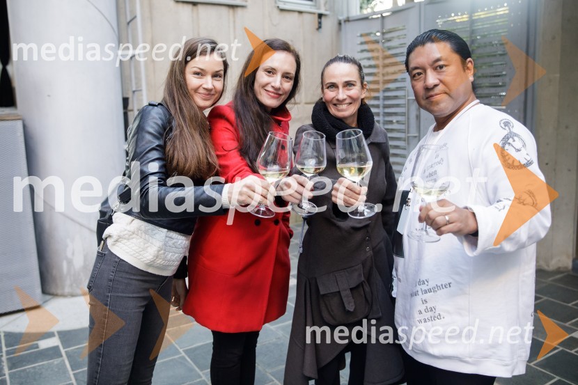  ... ;  Vida Breže, plesalka;  Alenka Tetičkovič, igralka;  Tosh Kojima, izvršni producentBrexit v nepolitičnem zrcalu, dokumentarni film