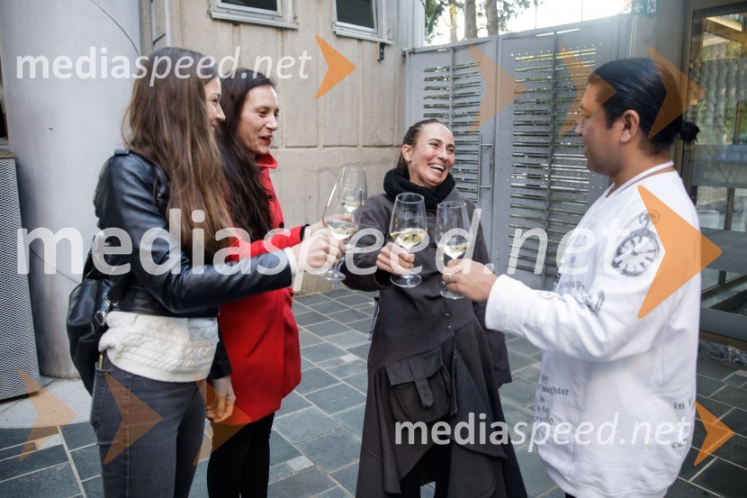  ... ;  Vida Breže, plesalka;  Alenka Tetičkovič, igralka;  Tosh Kojima, izvršni producentBrexit v nepolitičnem zrcalu, dokumentarni film