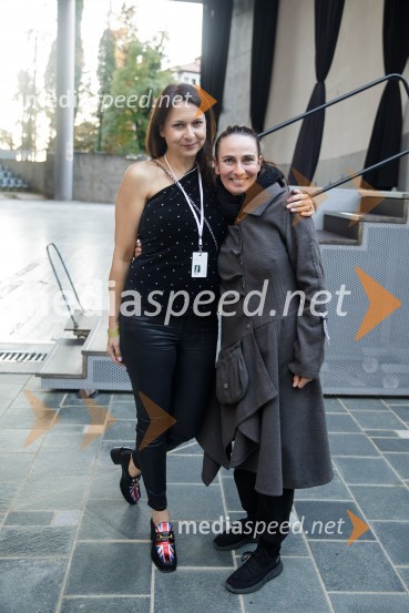  Nina Kojima, bivša dopisnica RTV v Združenem Kraljestvu, režiserka in producentka;  Alenka Tetičkovič, igralkaBrexit v nepolitičnem zrcalu, dokumentarni film