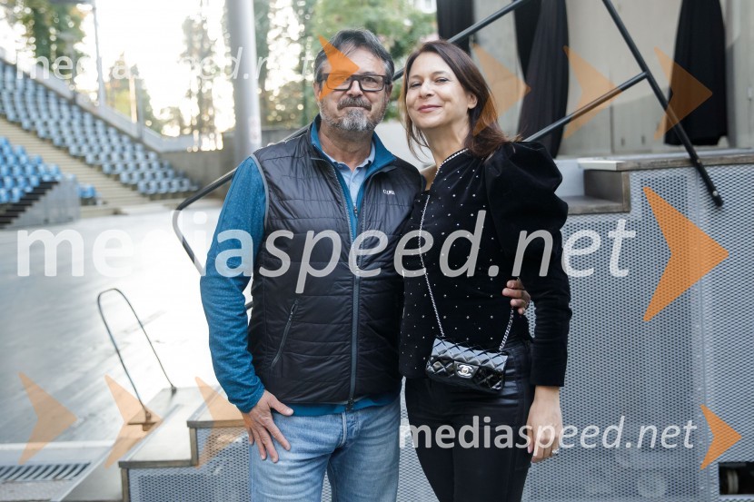  Jernej Kuntner, igralec;  Nina Kojima, bivša dopisnica RTV v Združenem Kraljestvu, režiserka in producentkaBrexit v nepolitičnem zrcalu, dokumentarni film