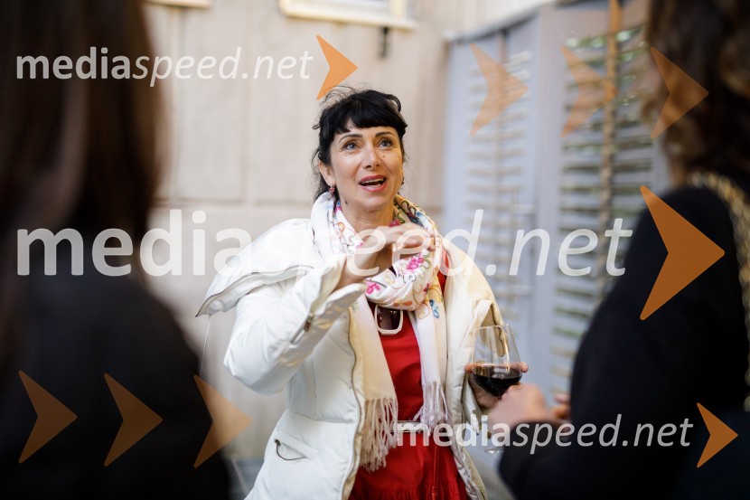 Dr. Jerca Legan Cvikl, antropologinja in predsednica Fundacije Femmes Sans FronitièresBrexit v nepolitičnem zrcalu, dokumentarni film