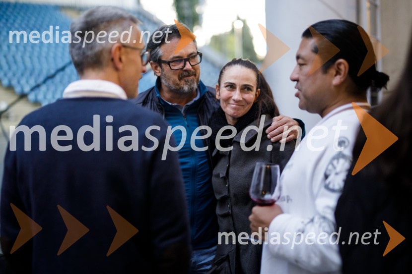  Jernej Kuntner, igralec;  Alenka Tetičkovič, igralka;  Tosh Kojima, izvršni producentBrexit v nepolitičnem zrcalu, dokumentarni film