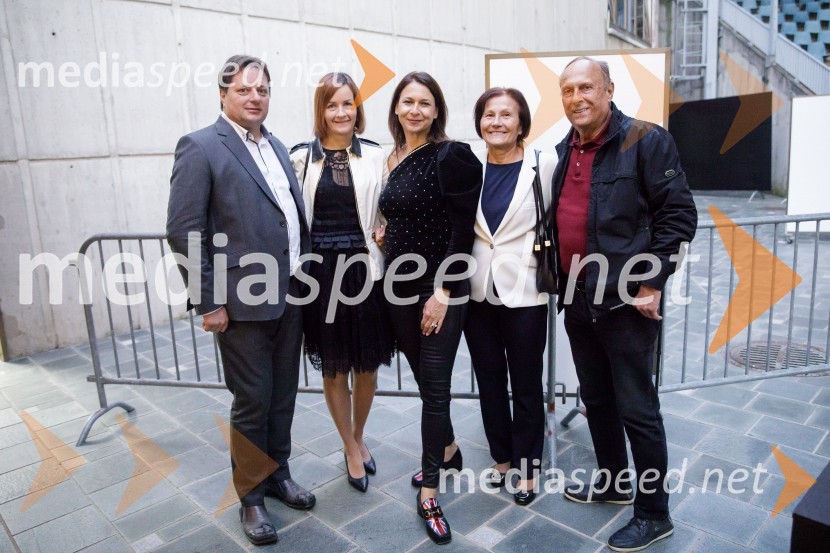  Robert Kuzmič, generalni direktor Iskra, solastnik nogometnega kluba Mura;  Mojca Kuzmič;  Nina Kojima, bivša dopisnica RTV v Združenem Kraljestvu, režiserka in producentka;  Gordana  Glamočanin ;  Stane  SimoničBrexit v nepolitičnem zrcalu, dokumentarni film