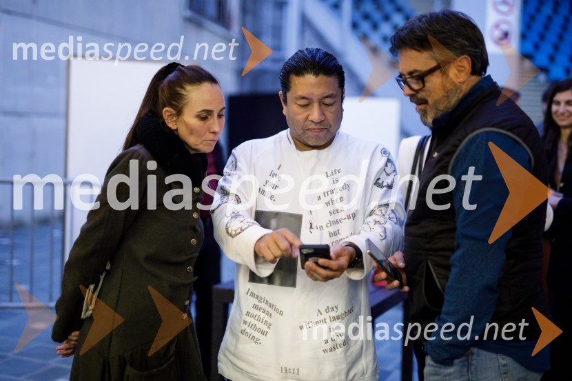  Alenka Tetičkovič, igralka;  Tosh Kojima, izvršni producent;  Jernej Kuntner, igralecBrexit v nepolitičnem zrcalu, dokumentarni film