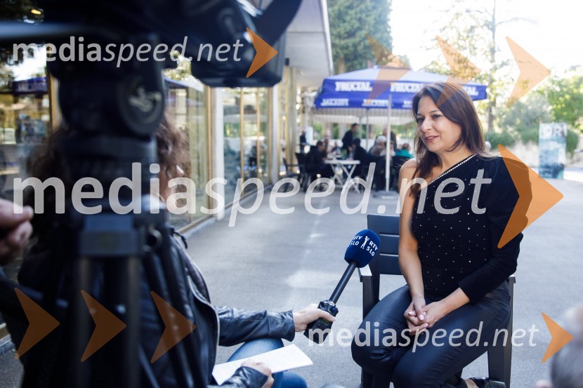  Nina Kojima, bivša dopisnica RTV v Združenem Kraljestvu, režiserka in producentkaBrexit v nepolitičnem zrcalu, dokumentarni film