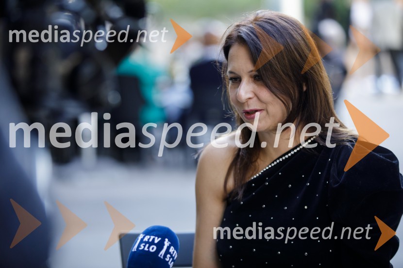  Nina Kojima, bivša dopisnica RTV v Združenem Kraljestvu, režiserka in producentkaBrexit v nepolitičnem zrcalu, dokumentarni film