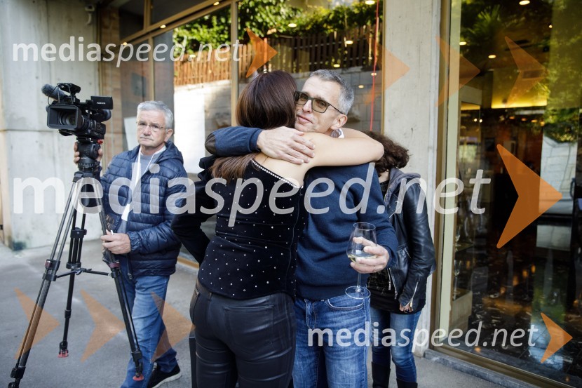  Nina Kojima, bivša dopisnica RTV v Združenem Kraljestvu, režiserka in producentkaBrexit v nepolitičnem zrcalu, dokumentarni film