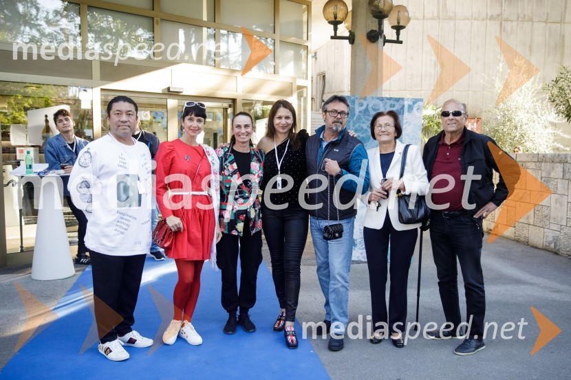  Tosh Kojima, izvršni producent;  dr. Jerca  Legan, antropologinja in strokovnjakinja za strateške komunikacije;  Alenka Tetičkovič, igralka;  Nina Kojima, bivša dopisnica RTV v Združenem Kraljestvu, režiserka in producentka;  Jernej Kuntner, igralec;  Gordana  Glamočanin ;  Stane  SimoničBrexit v nepolitičnem zrcalu, dokumentarni film