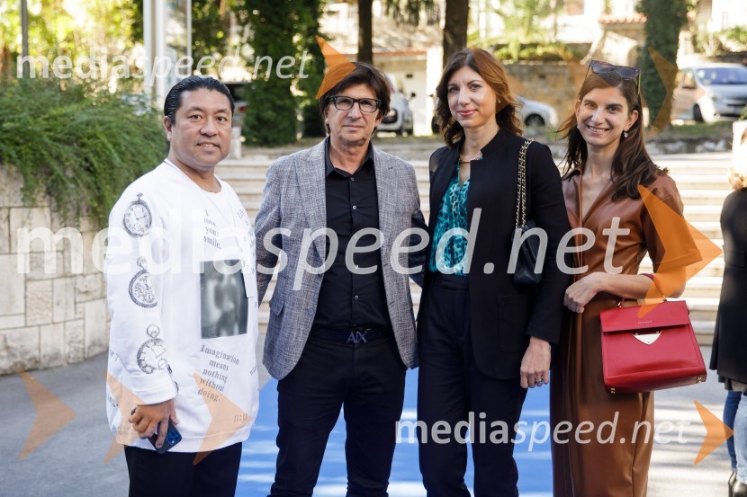  Tosh Kojima, izvršni producent;  Predrag Todić, Ljubljana nepremičnine;  Mateja Todić Curk, Ljubljana nepremičnine;  Tara TodićBrexit v nepolitičnem zrcalu, dokumentarni film