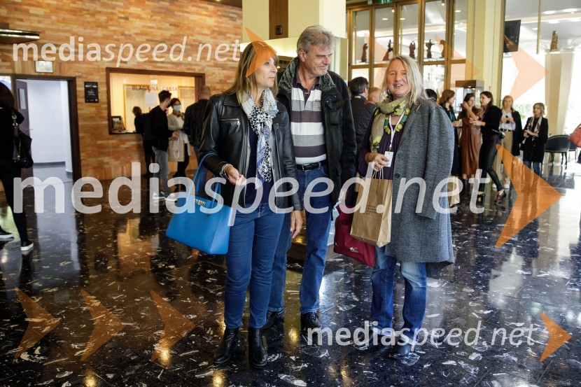  Živa Emeršič, RTV Slovenija;  ... ;  ... Brexit v nepolitičnem zrcalu, dokumentarni film