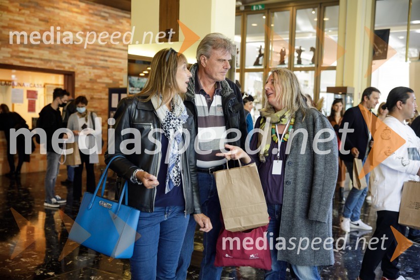  Živa Emeršič, RTV Slovenija;  ... ;  ... Brexit v nepolitičnem zrcalu, dokumentarni film