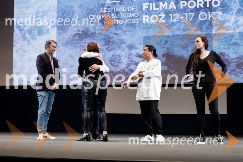  Andrej Štritof, Perfo;  Nina Kojima, bivša dopisnica RTV v Združenem Kraljestvu, režiserka in producentka;  Tosh Kojima, izvršni producent;  Vida Breže, plesalkaBrexit v nepolitičnem zrcalu, dokumentarni film