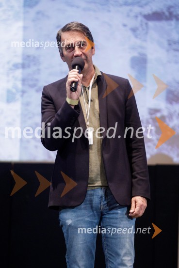  Andrej Štritof, PerfoBrexit v nepolitičnem zrcalu, dokumentarni film