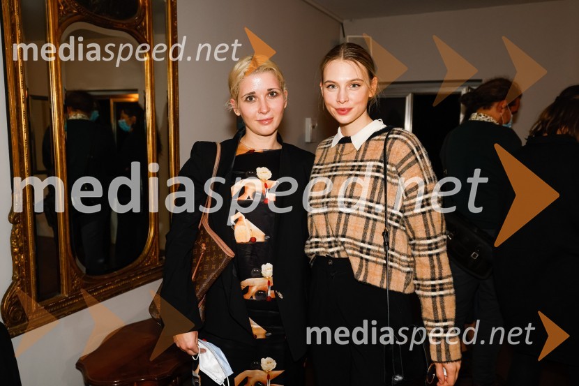  Eva Mahkovic, dramaturginja;  Klara Kuk, igralka, manekenkaEmigranta, premiera