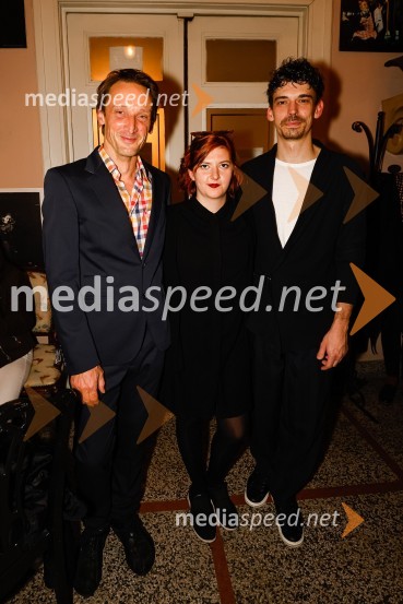  Marko  Mandić, igralec;  Nina  Ramšak Marković, režiserka;  Nejc Cijan Garlatti, igralecEmigranta, premiera